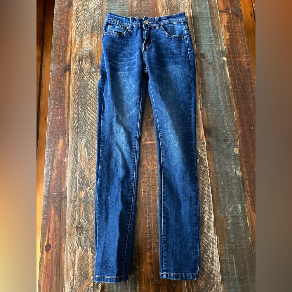 Morph Pillow Women’s Junior 3 Medium Wash Denim Straight Leg Jeans